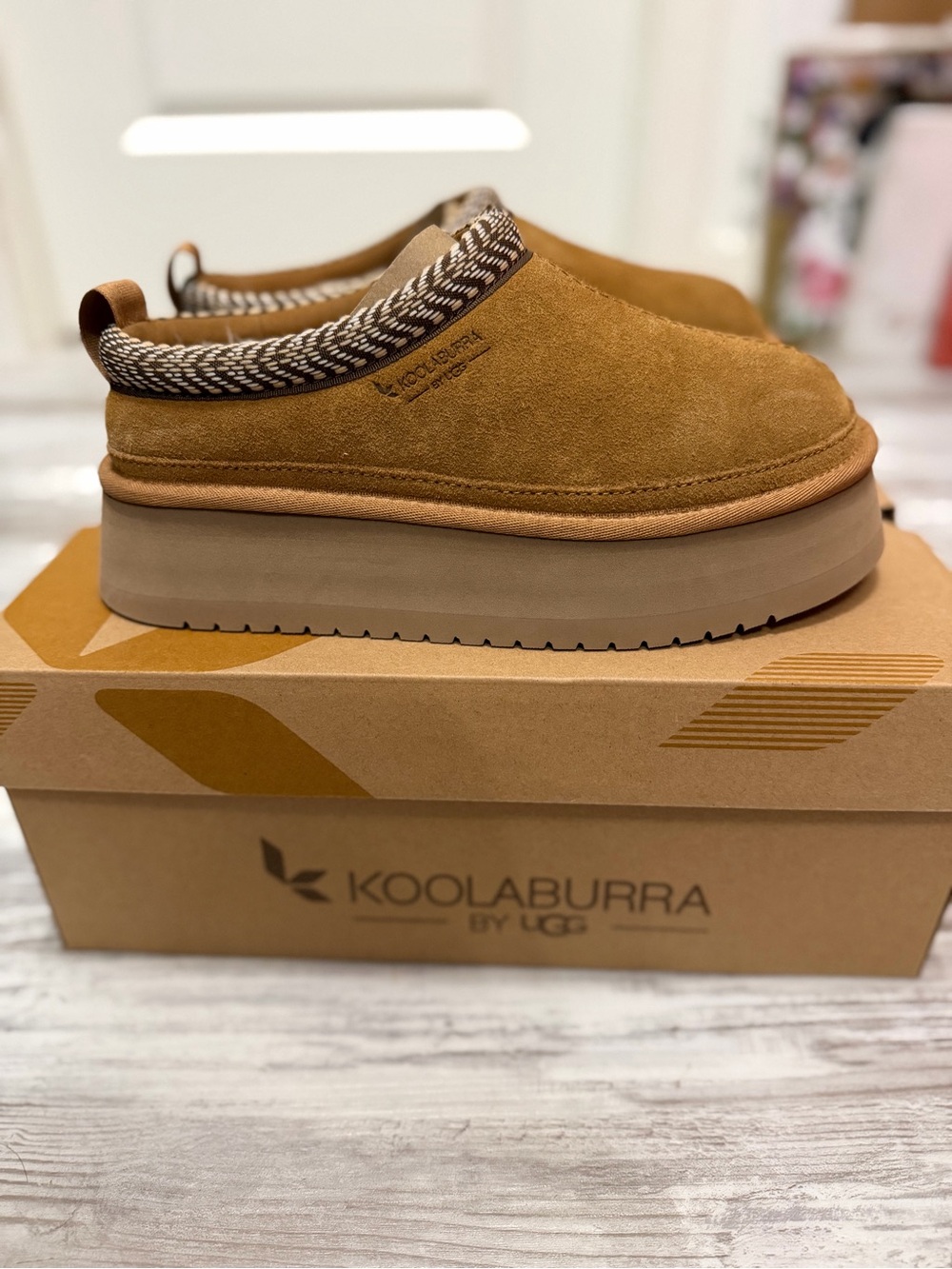 Koolaburra Tan Suede Platform Mule with Patterned Collar NWB
